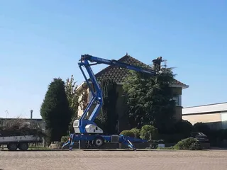 09000021 Knikarmhoogwerker Op Aanhangwagen