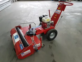 16020000 Veegmachine Met Benzinemotor