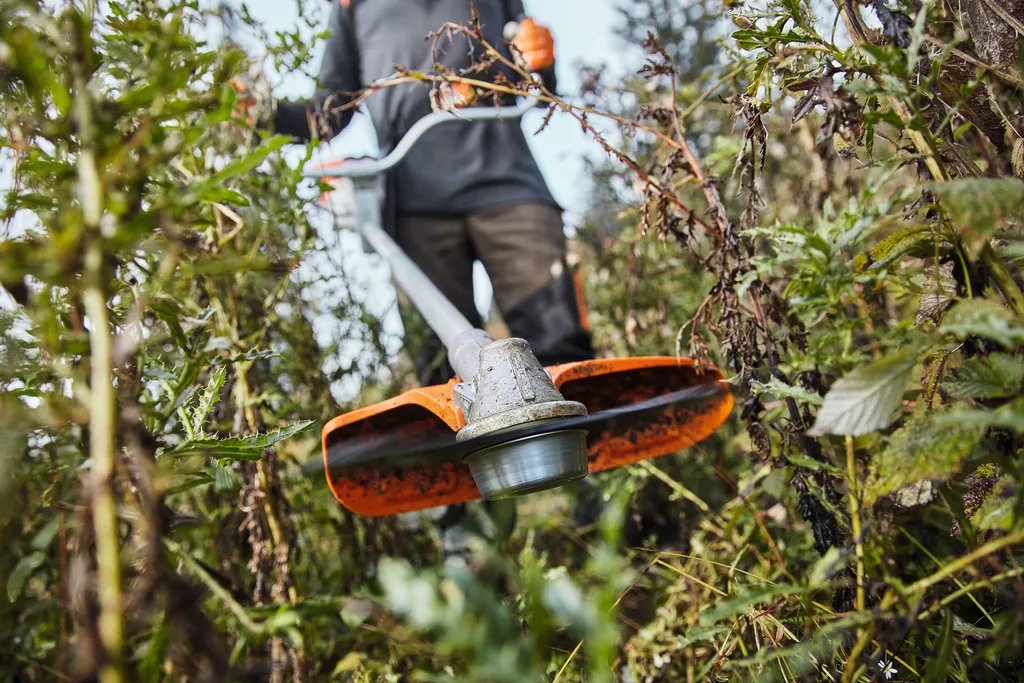 Bosmaaiers benzine Stihl FS311 in actie