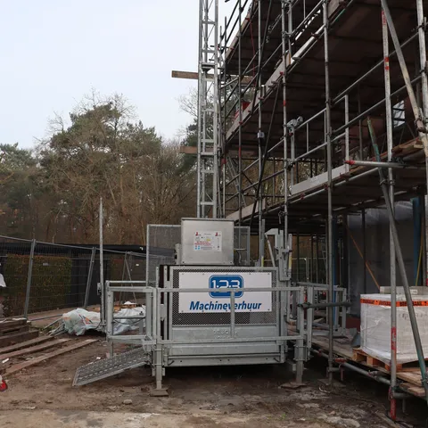 Bouwliften tandheugel 400 kg. - 400V Vrijstaand