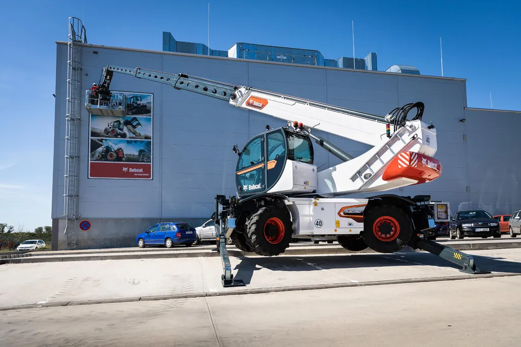 RTLS-TR60.250-R-Series-man-platform